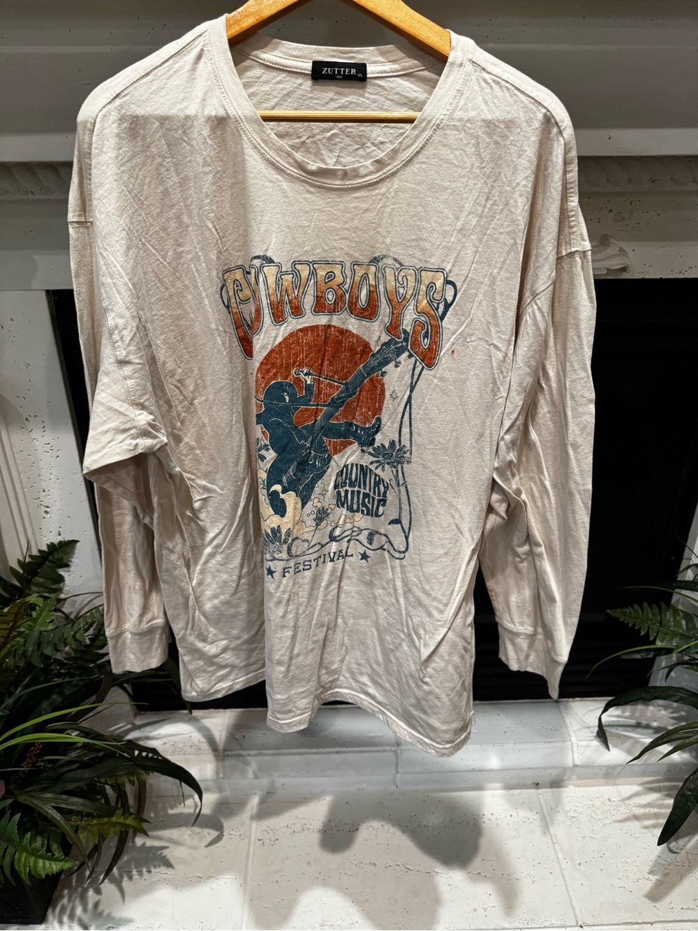 Zutter Oversized Long Sleeve 'Cowboys' Graphic Tee in Cream